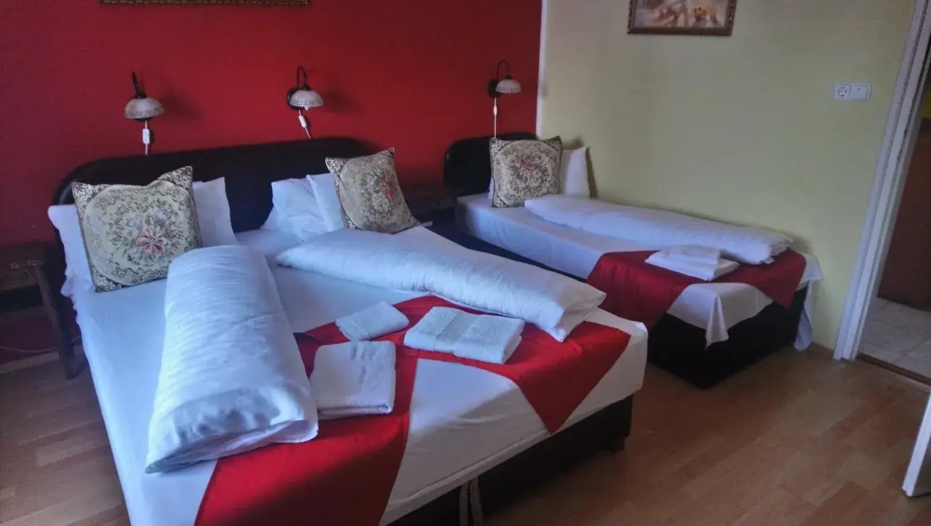 Hotel Napsugár és Gulyás Kunyhó Étterem