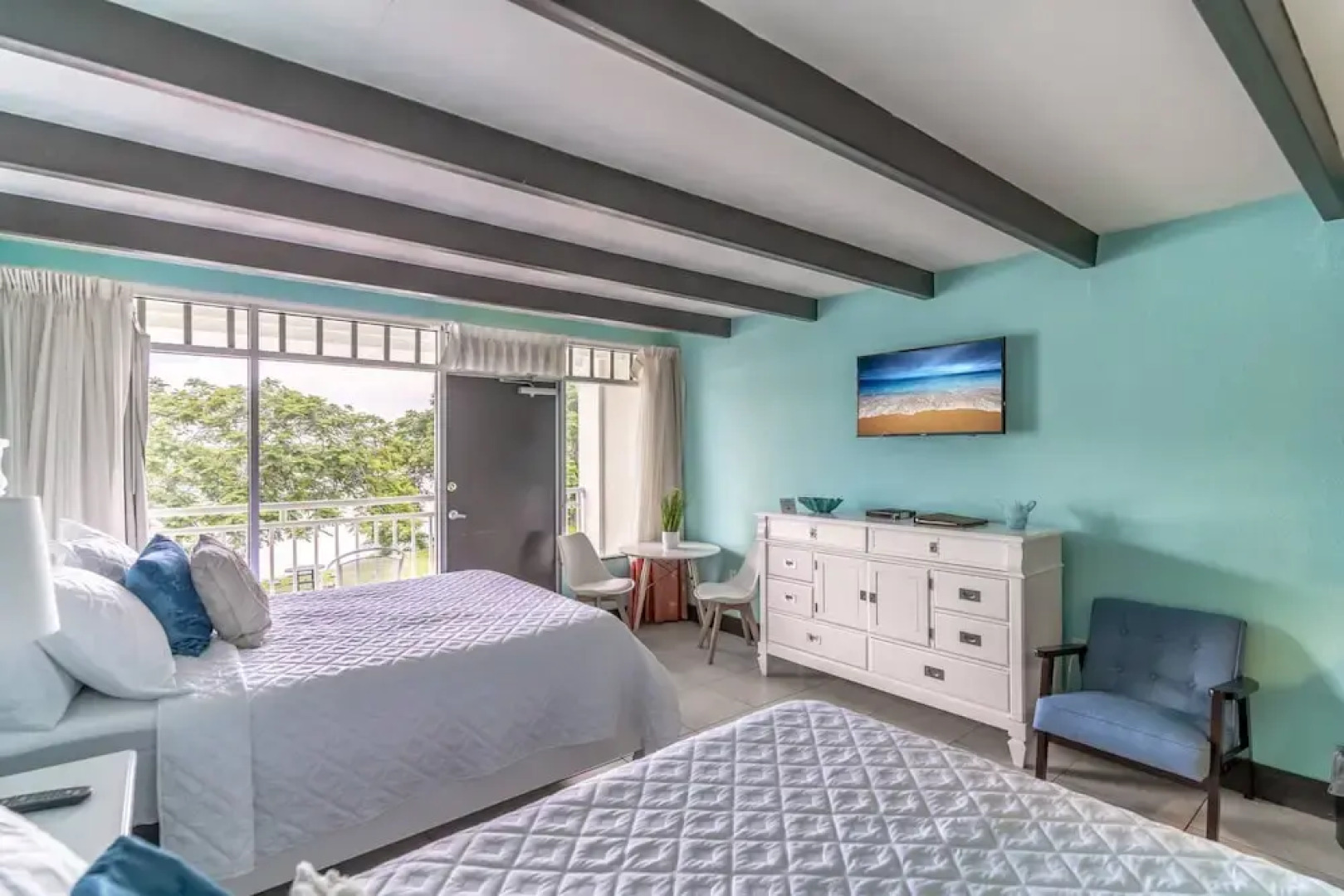 201 Little Harbor Inn