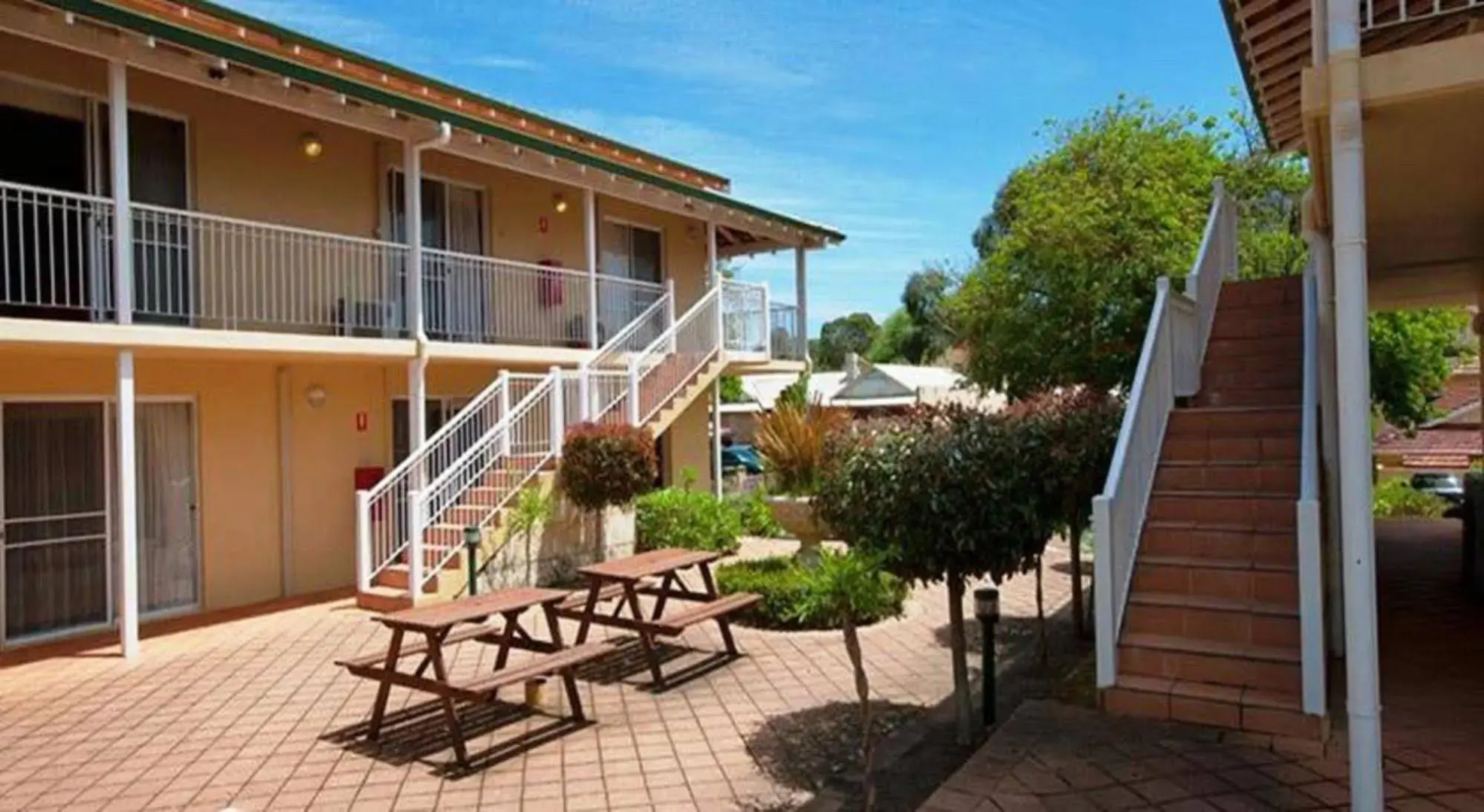 Higgins Lane Motel