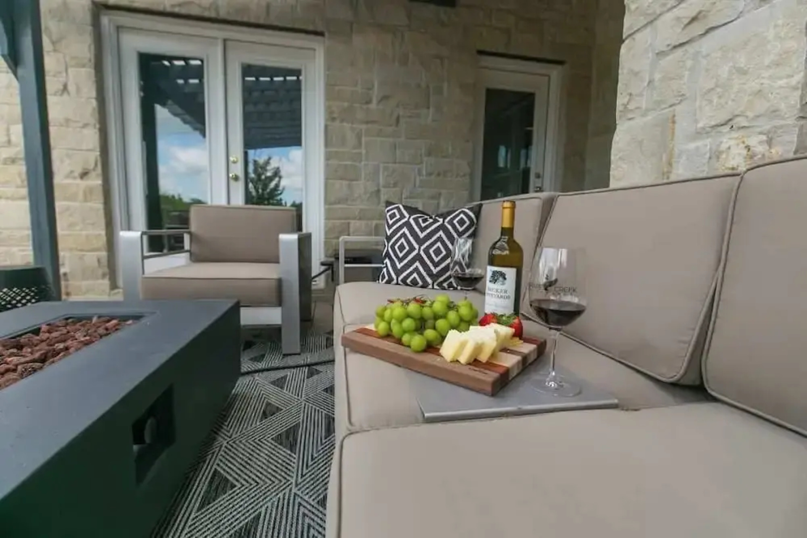 Spicewood Lodge W/pool, Hottub