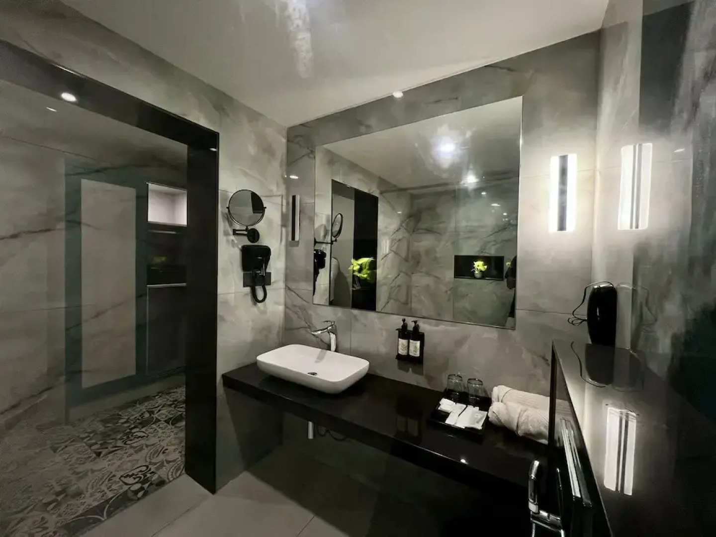 The Hans Hotel - Hubli