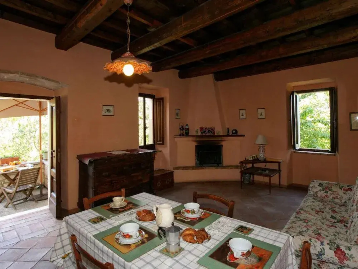 Cozy Cottage in Abbateggio with Garden
