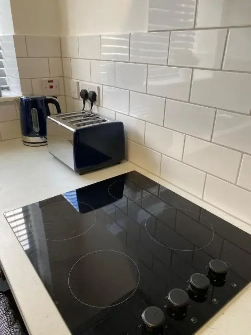 HU-Thirteen Apt One - Sleeps 4