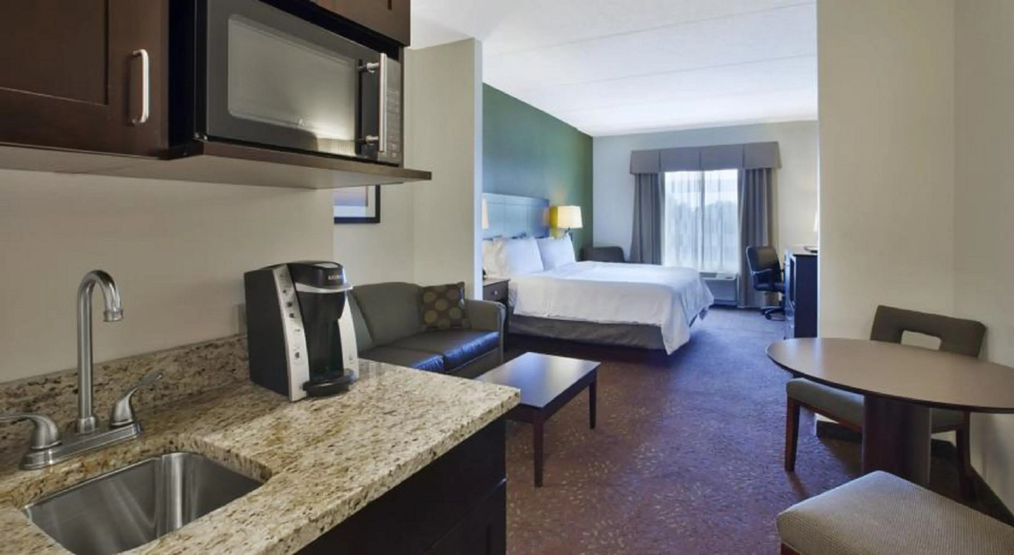 Holiday Inn Express Hotel & Suites Saginaw by IHG