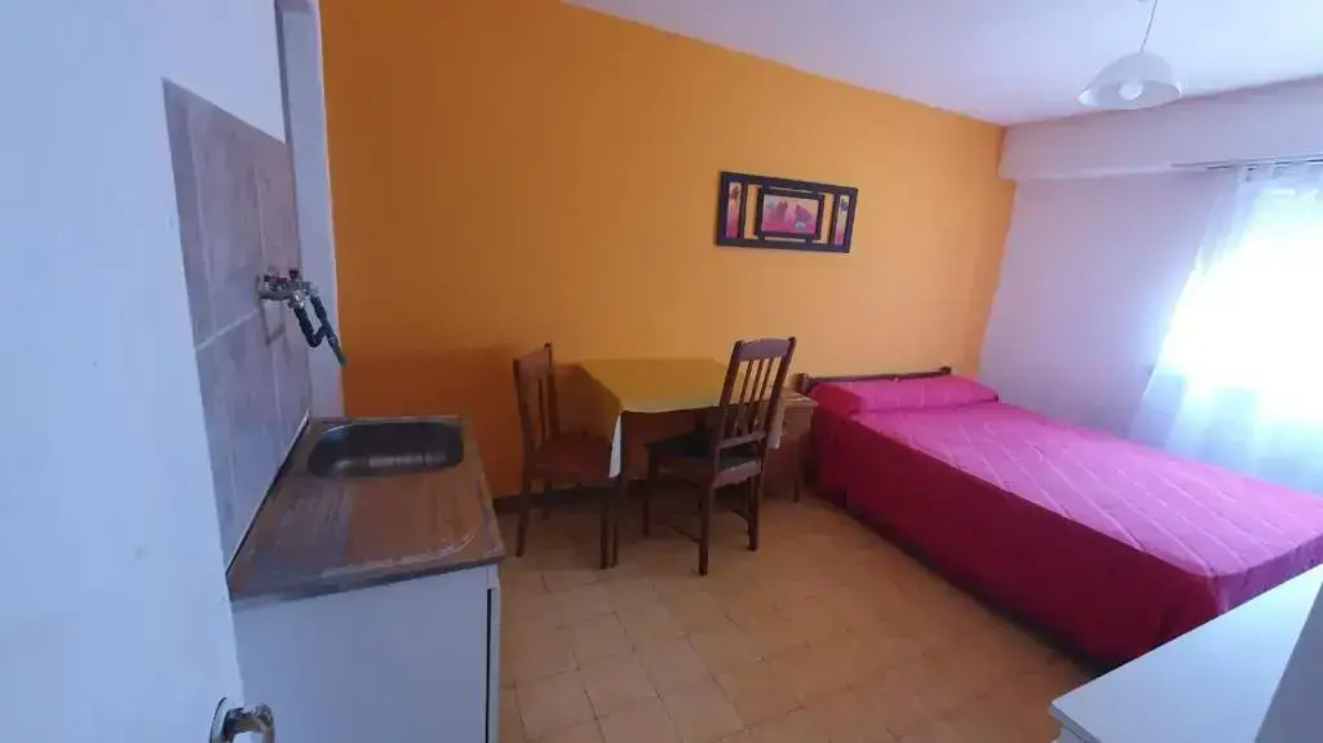 Habitacion economica con estacionamiento Necochea