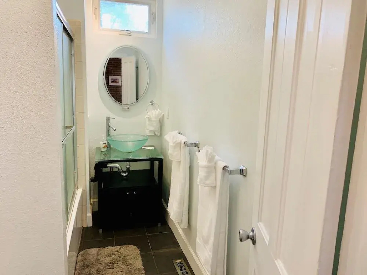 The Cottage! Chic Bungalow near Old Town Square!