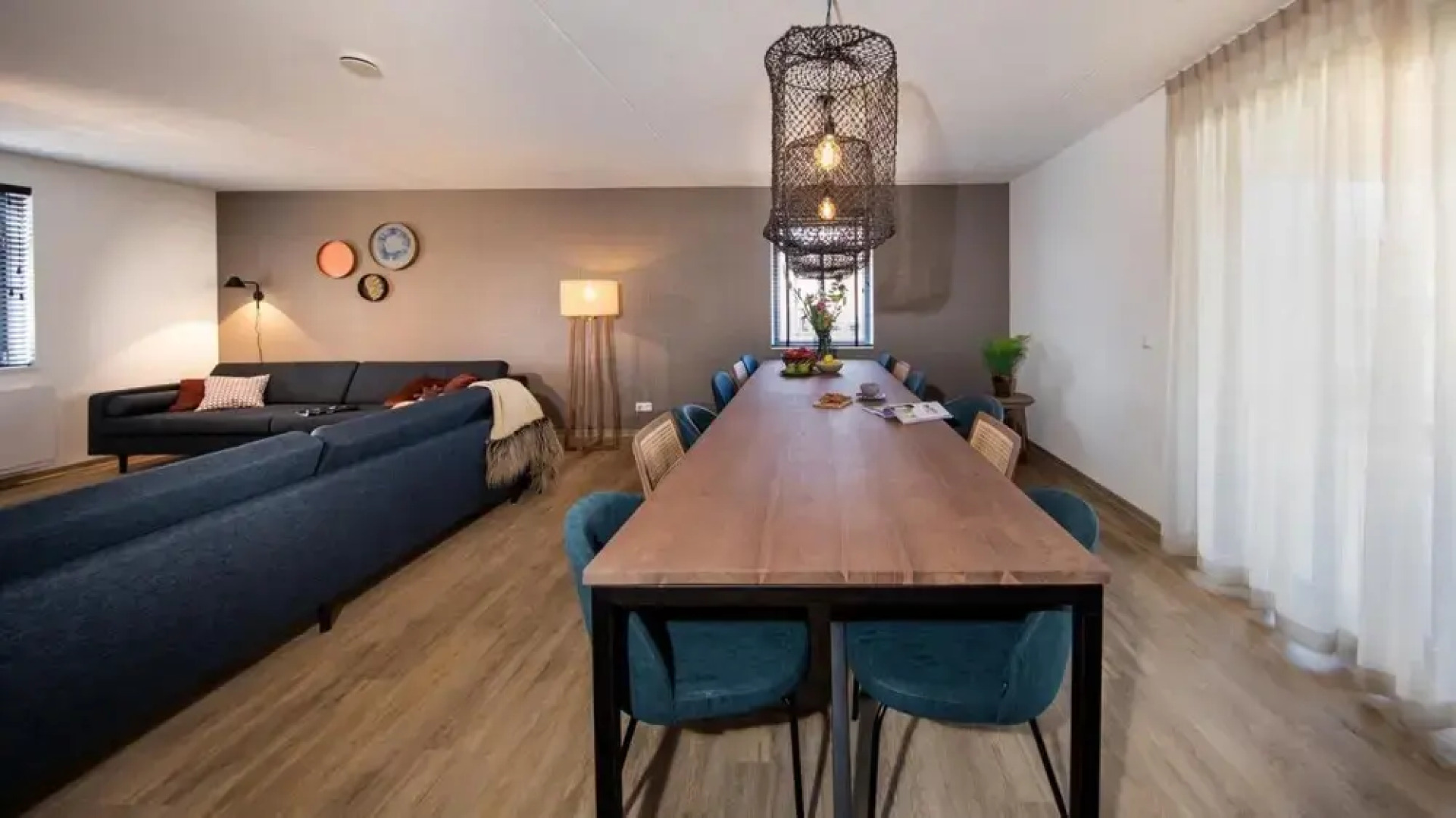 Luxe 12p in Thorn With 6 Bedrooms and 3 Bathrooms