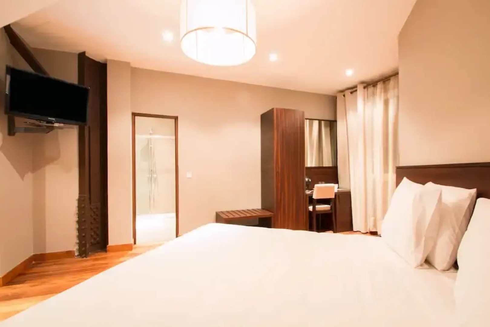 Le Louvre Hotel & Spa