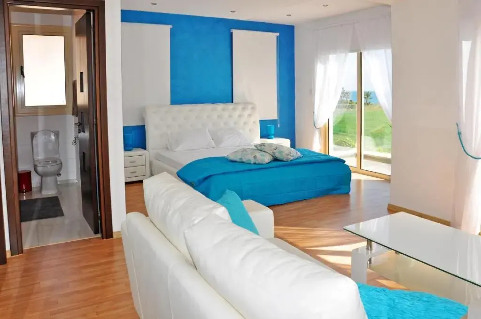 Villa Waves