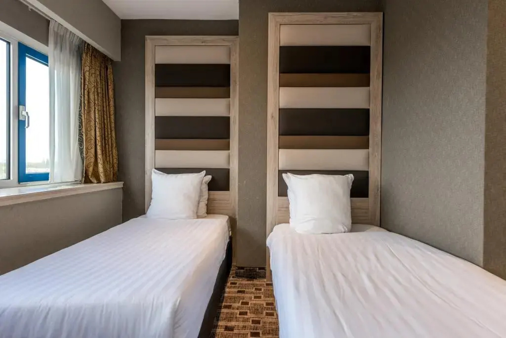 XO Hotels Blue Tower