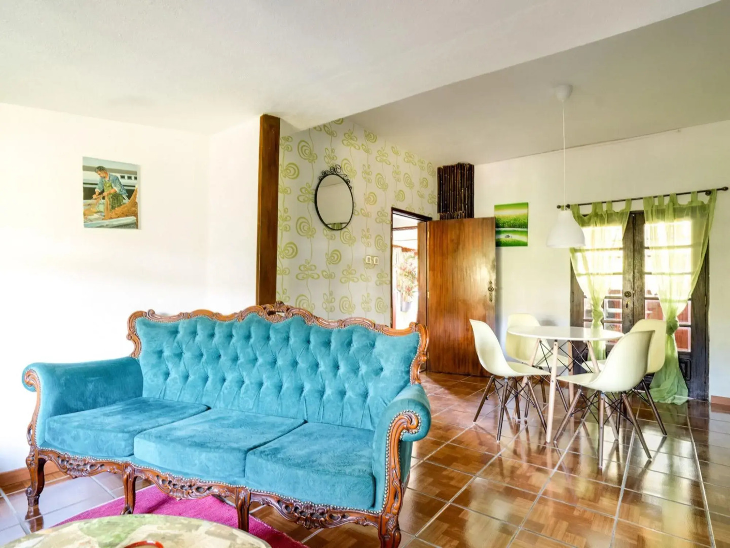 Cottage With Shared Pool