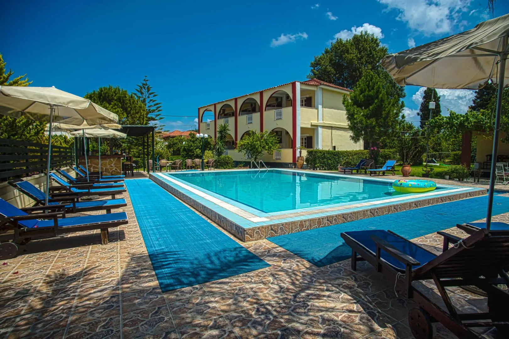 Oscar Villa & Studios