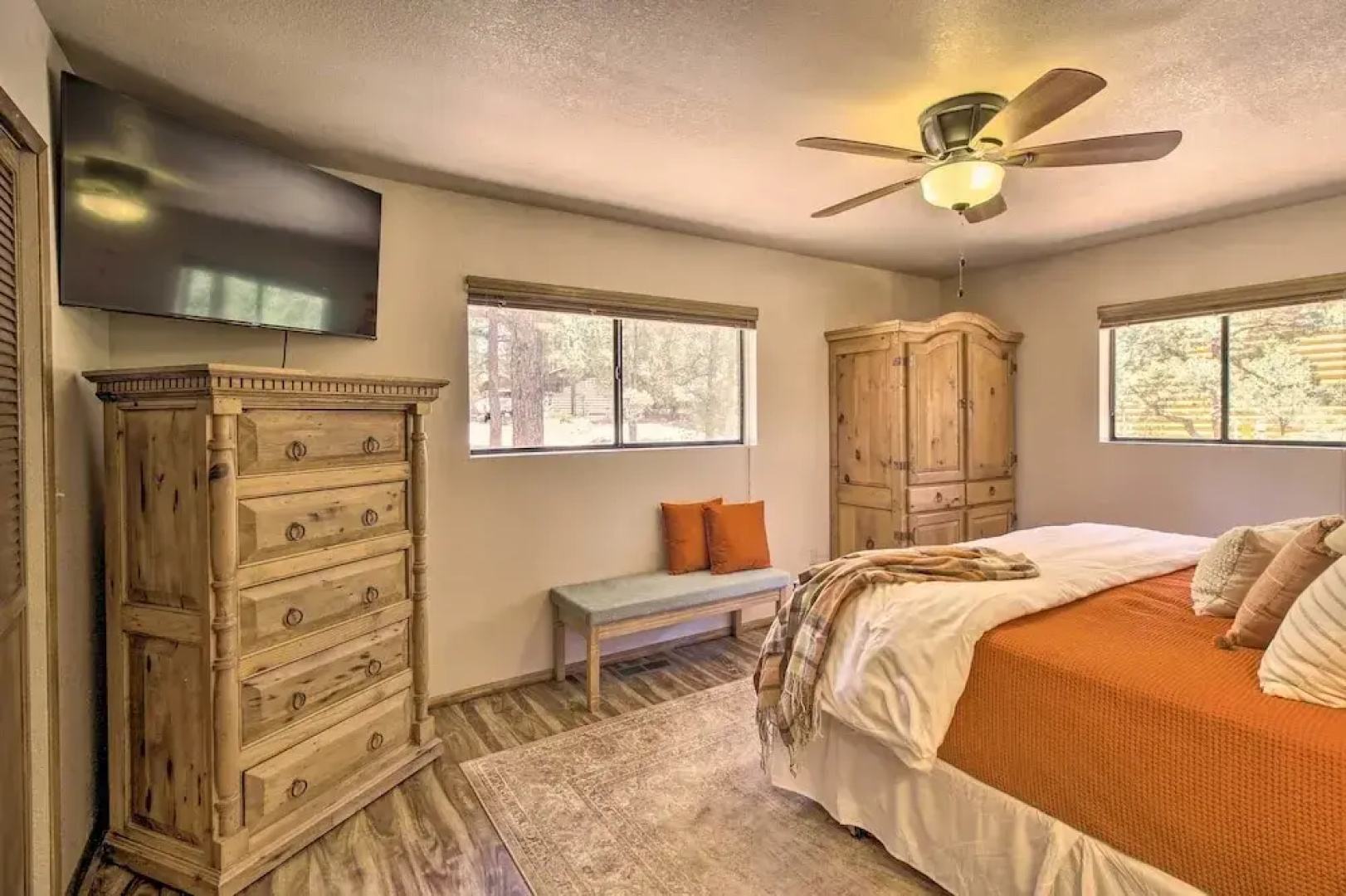 Rustic, Forest-view Retreat in Heber-overgaard!