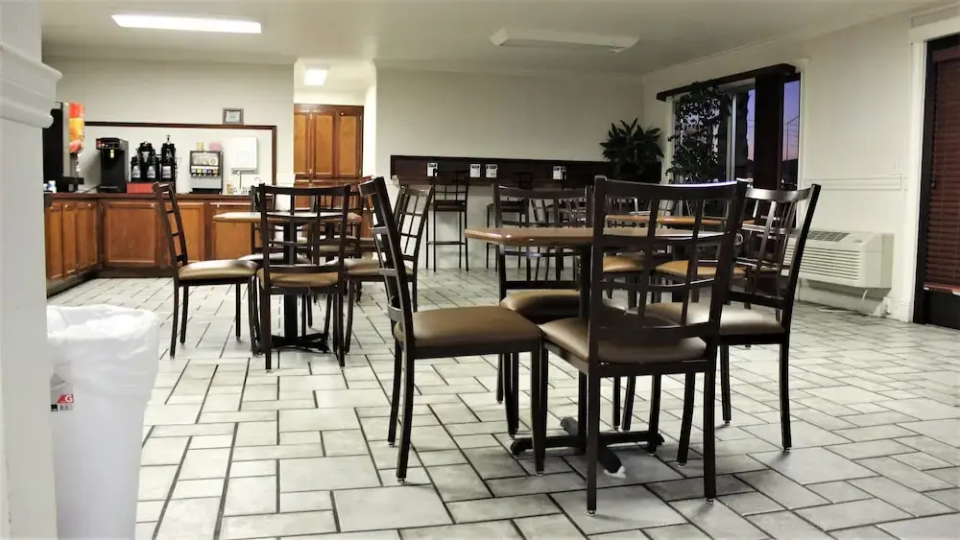 Econo Lodge Inn & Suites Central