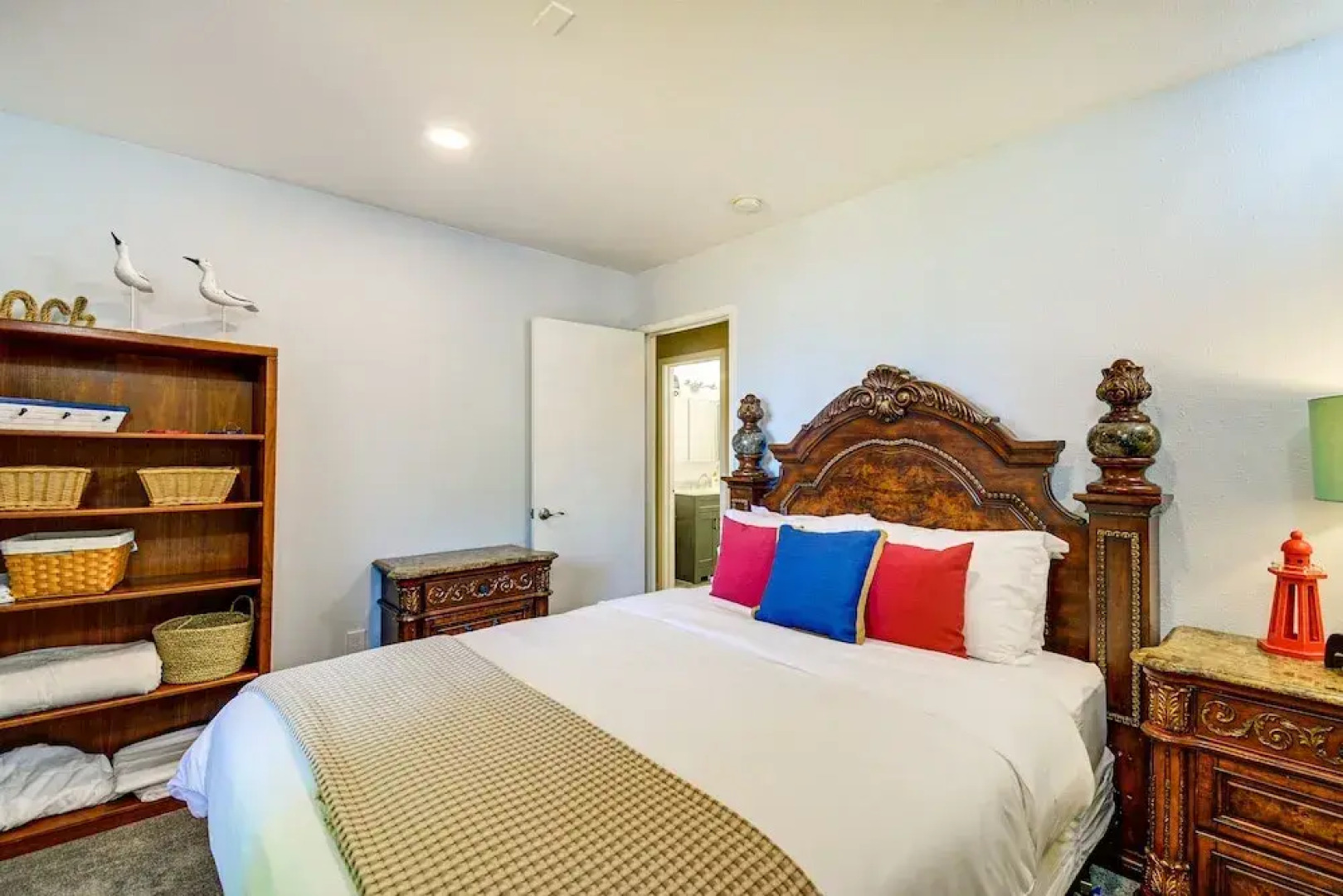 Charming Poulsbo Retreat: Hood Canal Views!