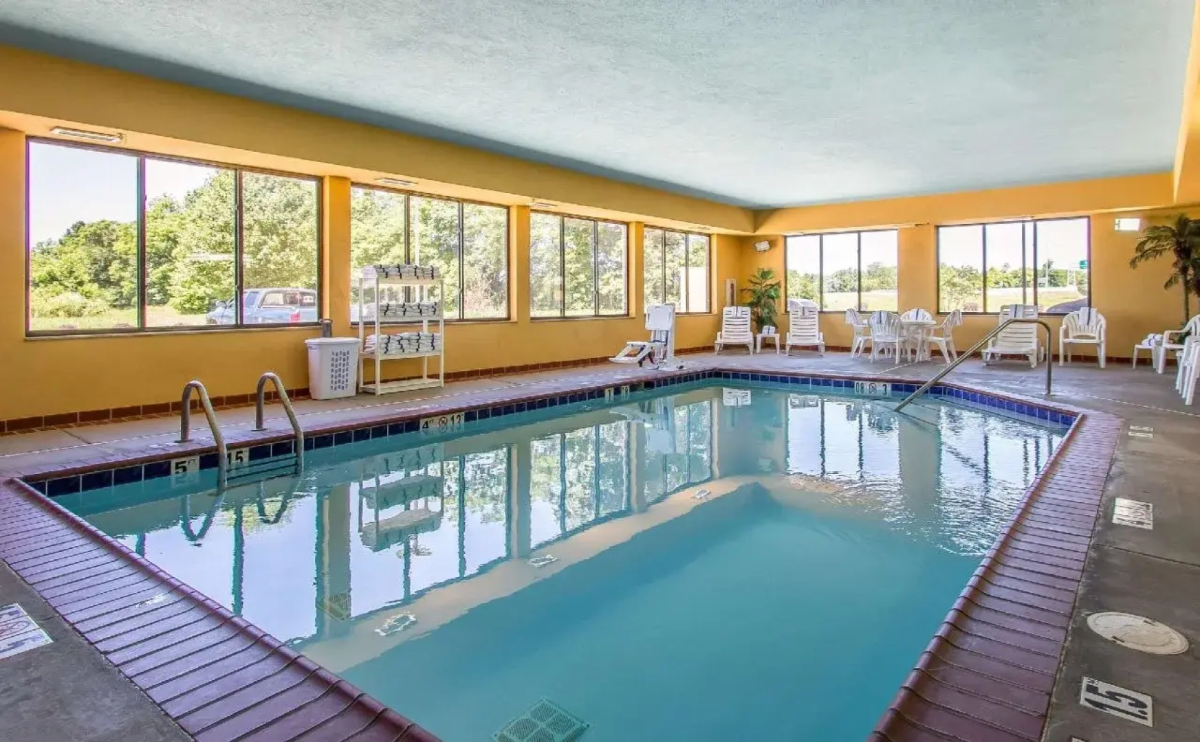 Comfort Suites Hopkinsville near Fort Campbell