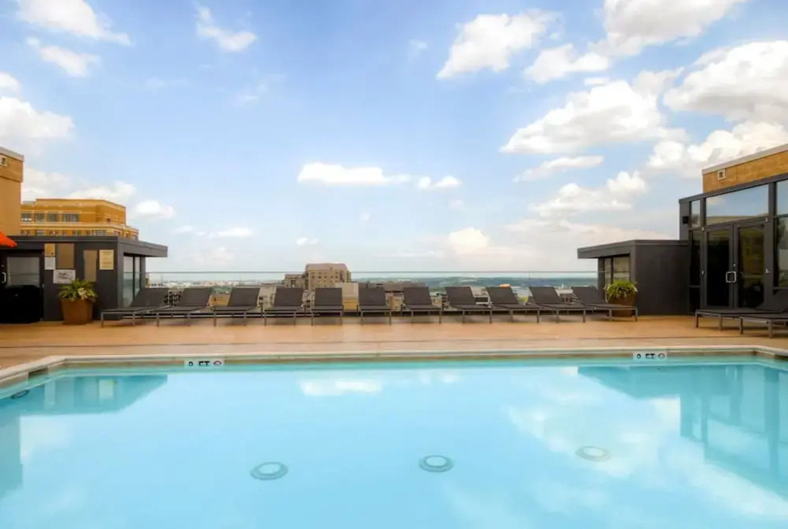 Bluebird Suites in Pentagon City