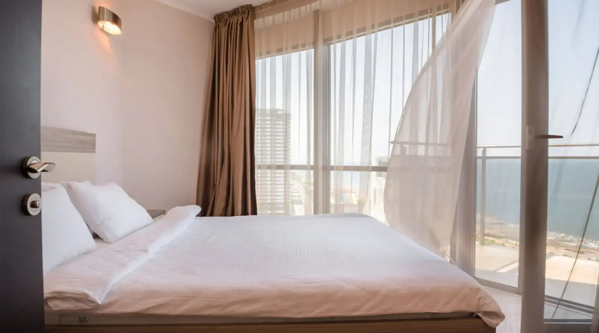 Апарт-отель Silk Road Sea Towers Batumi