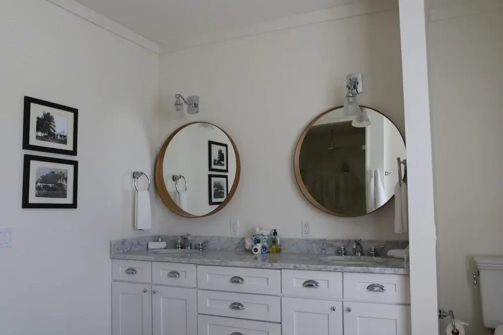 The Sandpiper Inn & Cottages