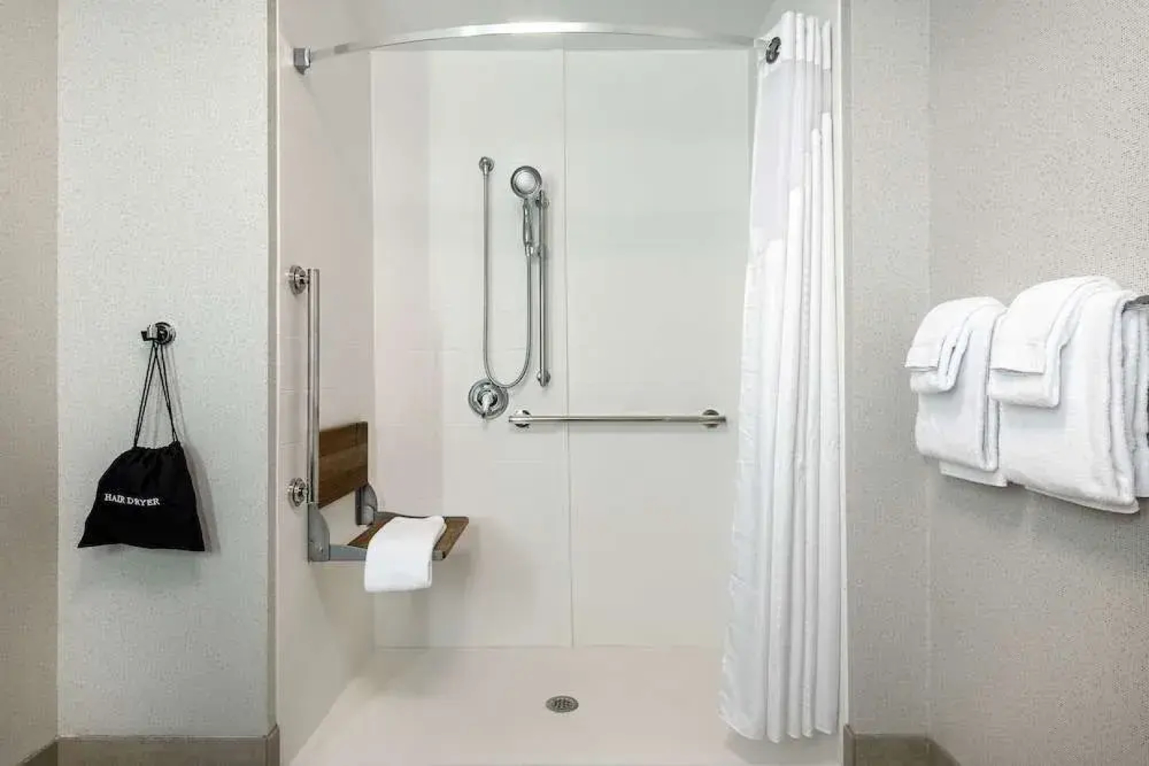 Holiday Inn Express & Suites Queensbury Lake George Area