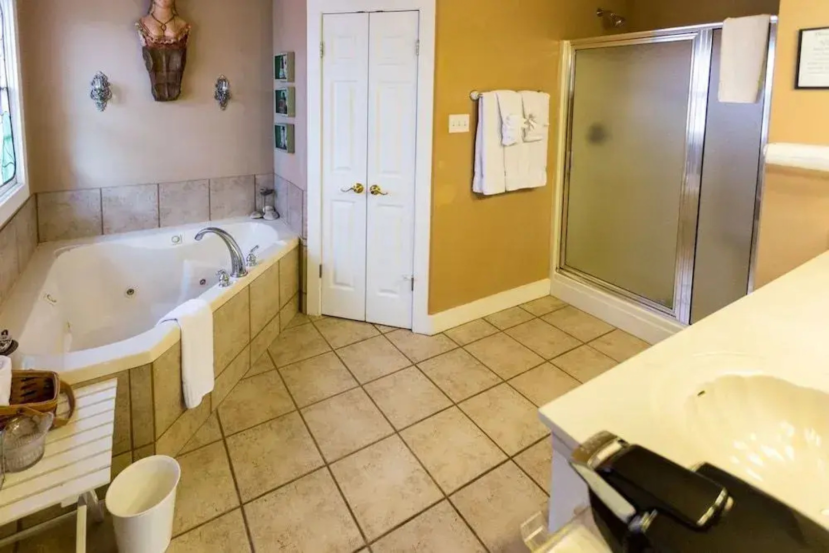 Equinox Inn at Canyon Lake