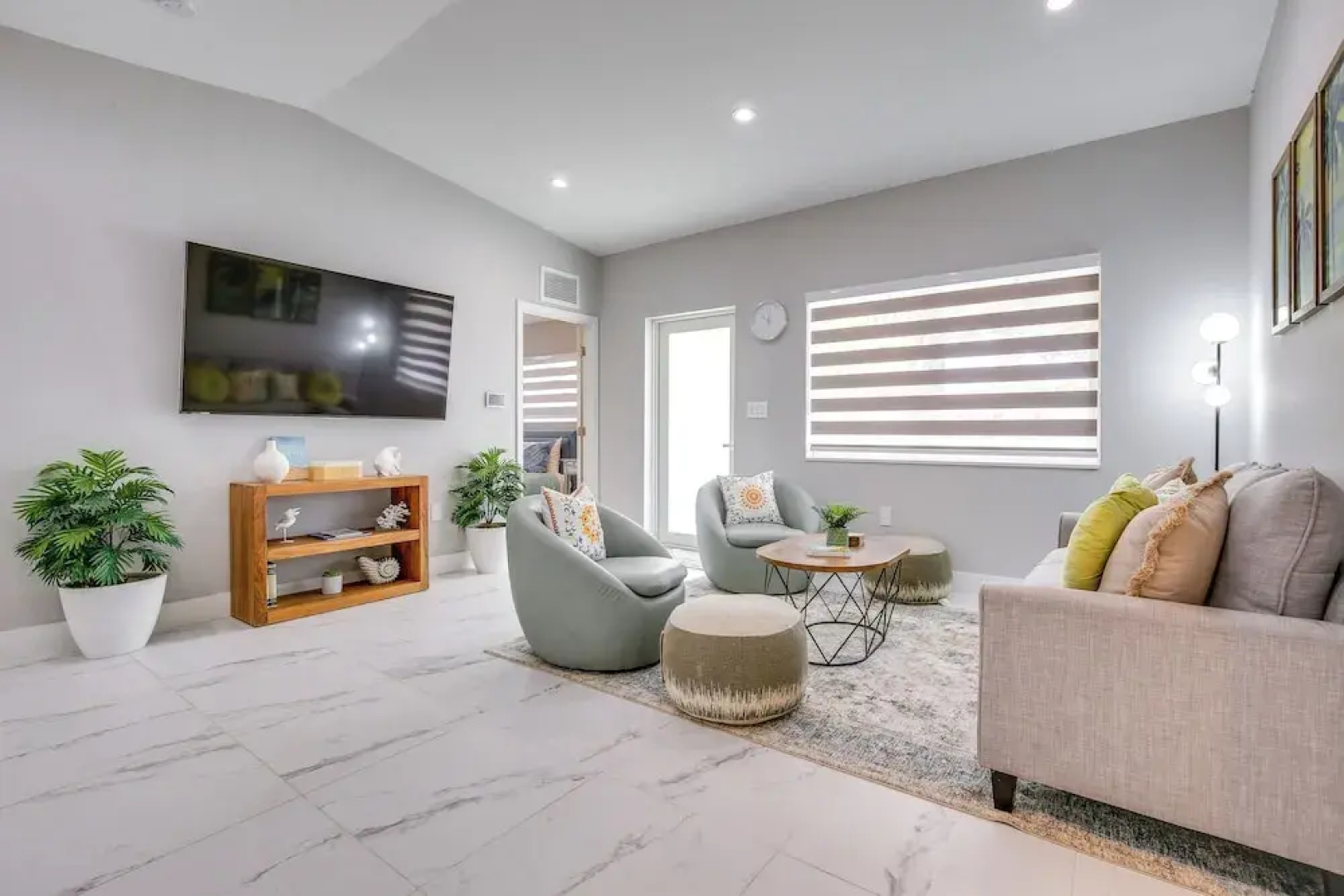 Chic North Miami House ~ 7 Mi to Hard Rock Stadium