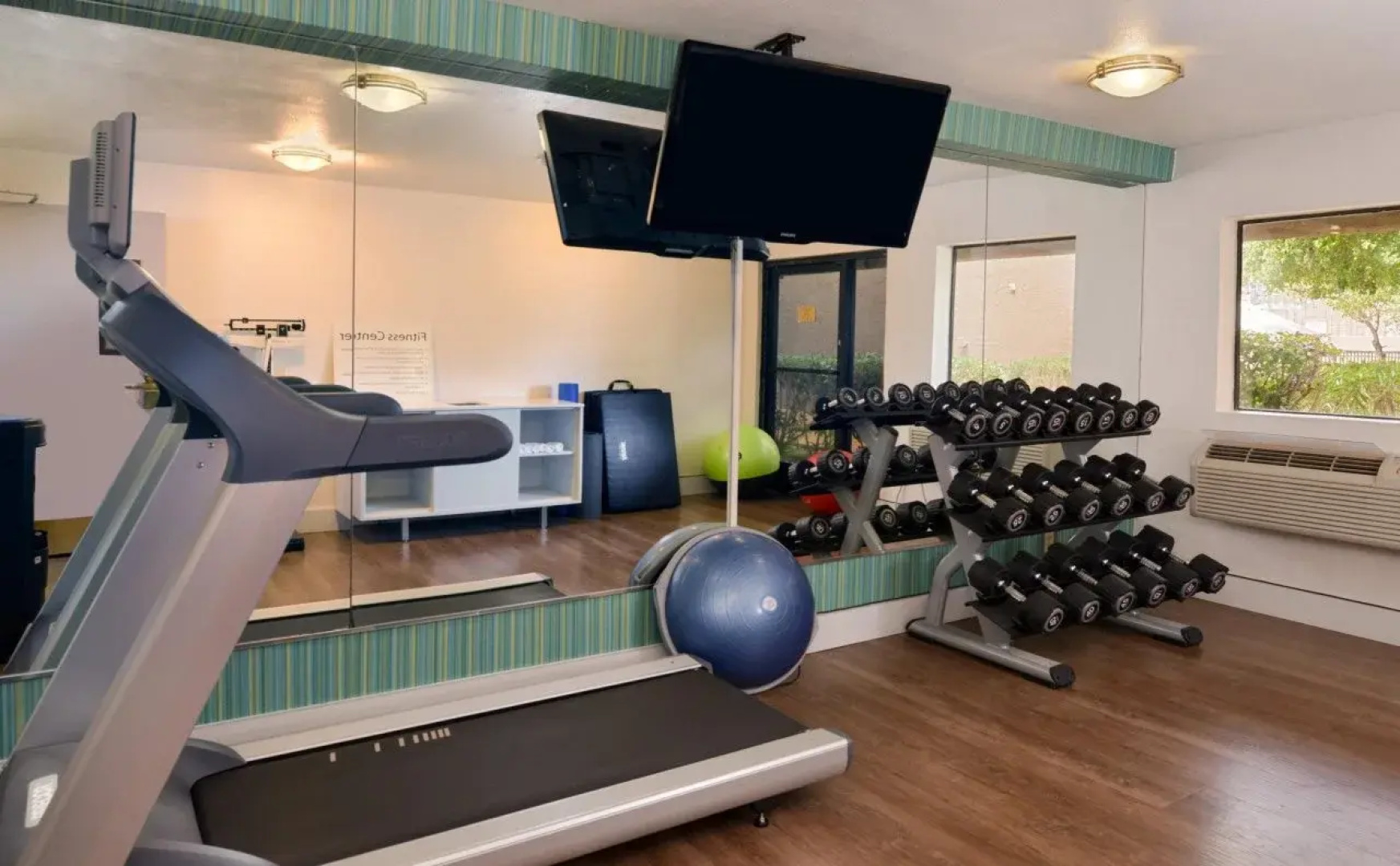 Holiday Inn Express Palm-Desert by IHG