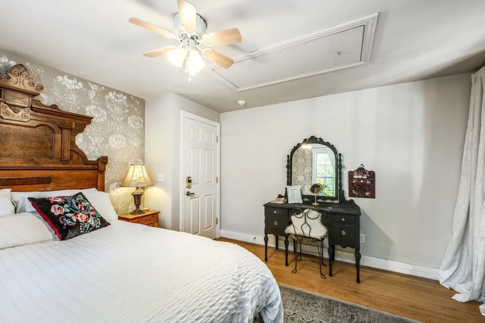 The Dutch Flat Hotel