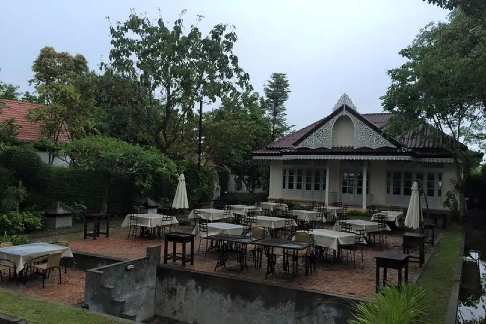 Aunruen Residence & Restaurant