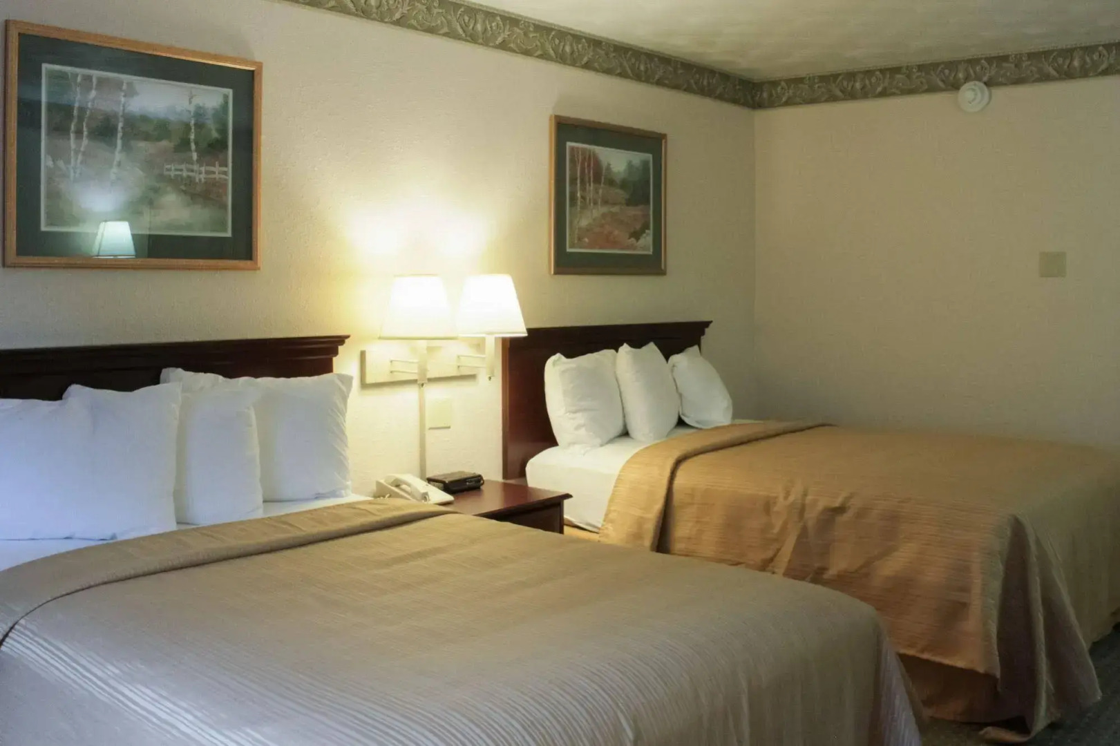 The Royal Inn & Suites