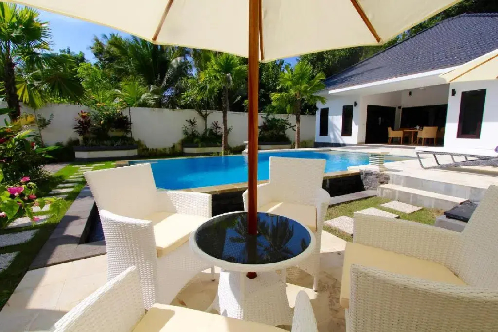 Villa Kupu Kupu Lovina