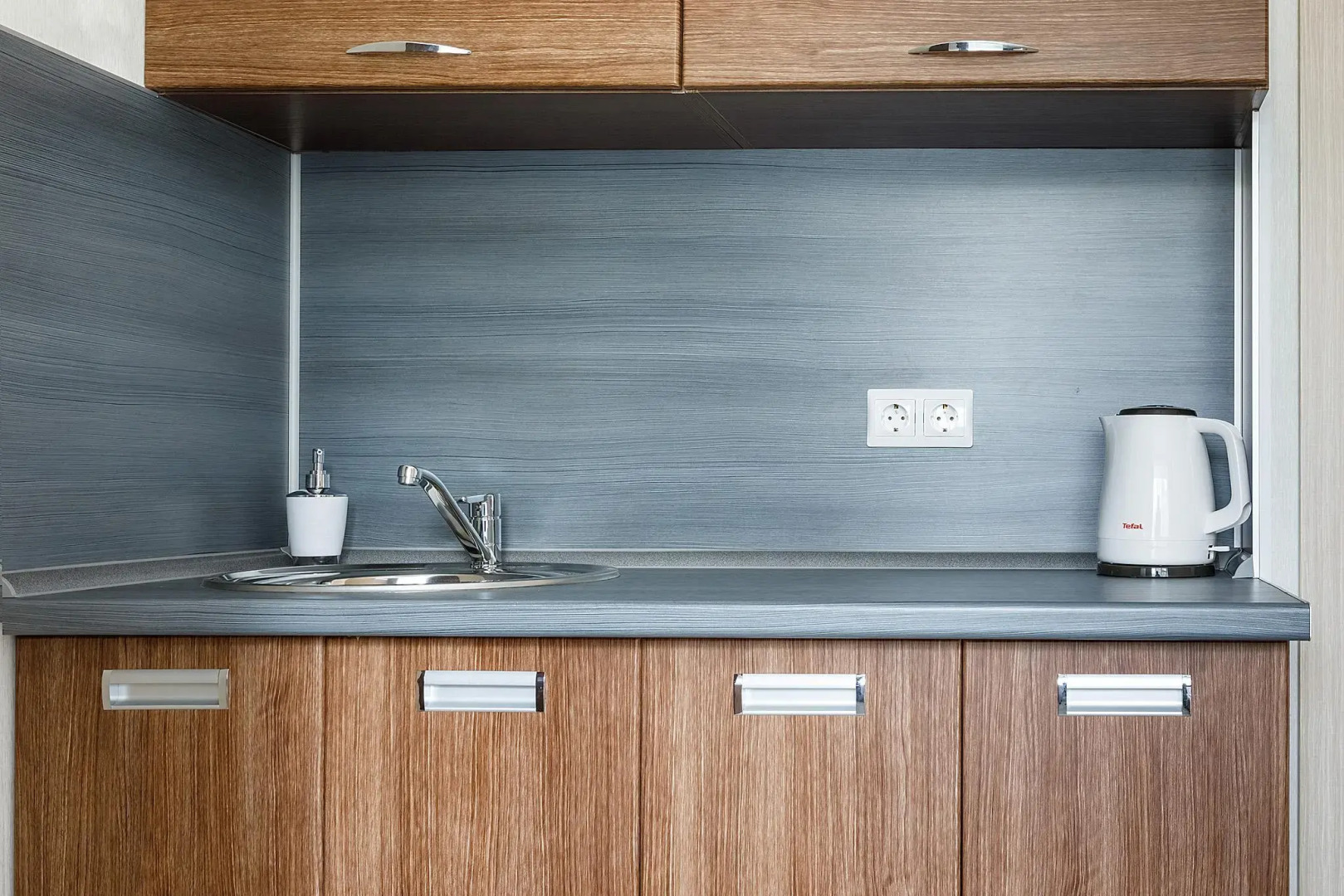 Авион на проспекте Ленина 38