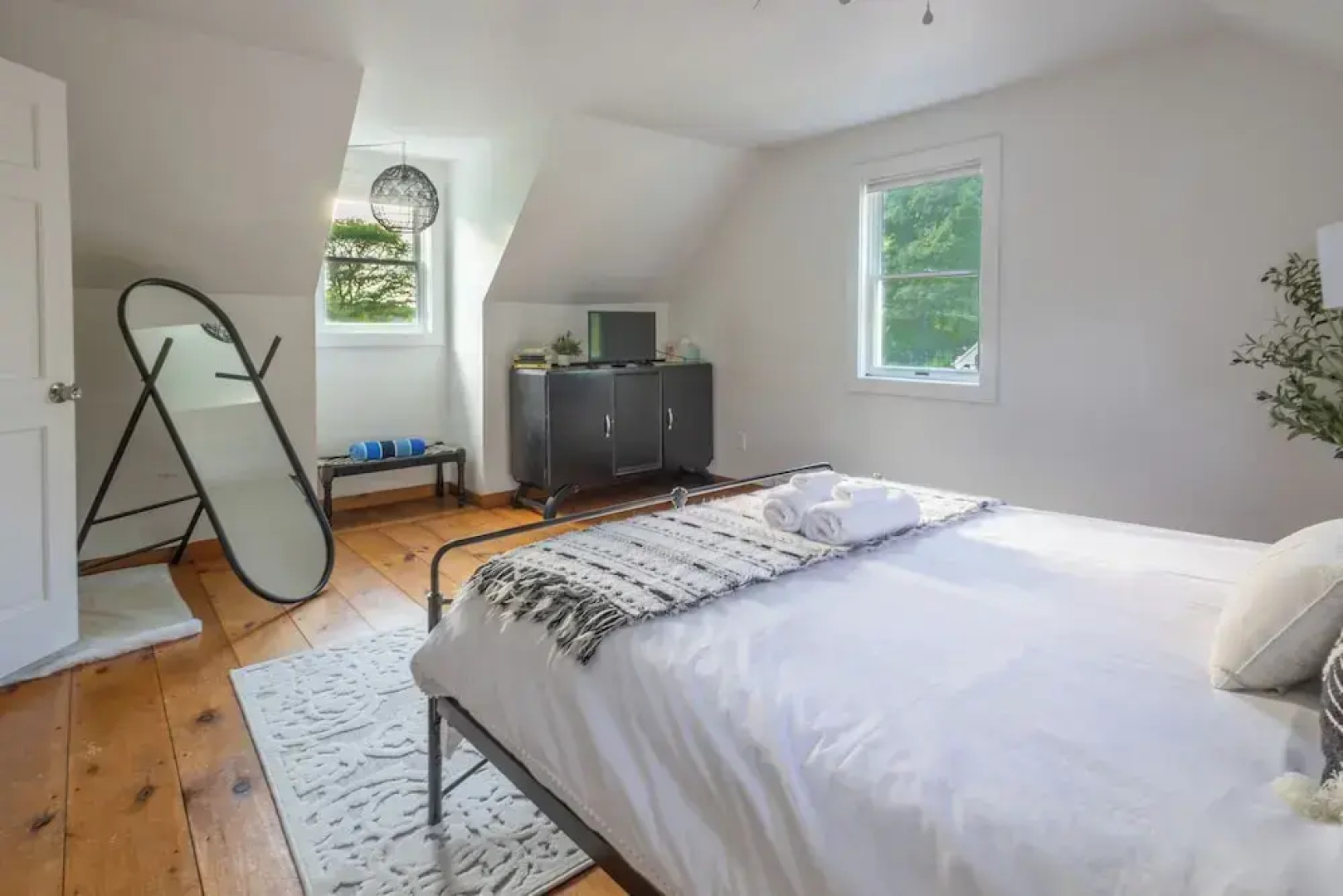 Private Pool & Screened Deck: Mashpee Home!