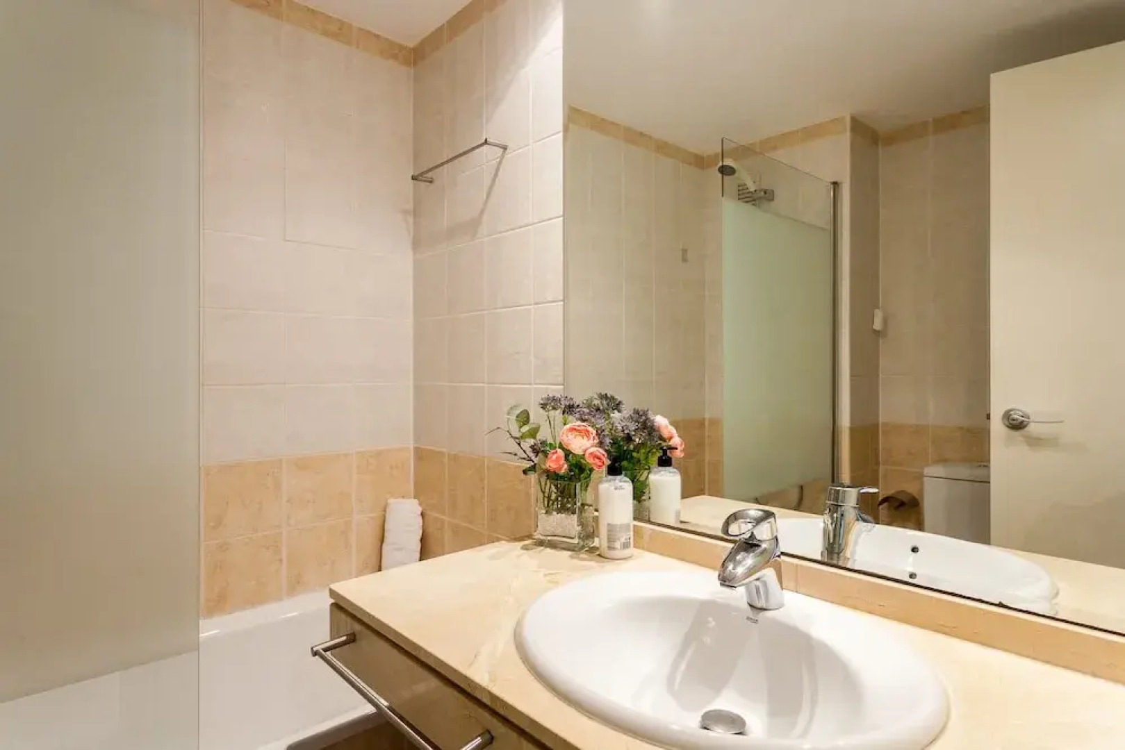 ApartUP Blue Opera View