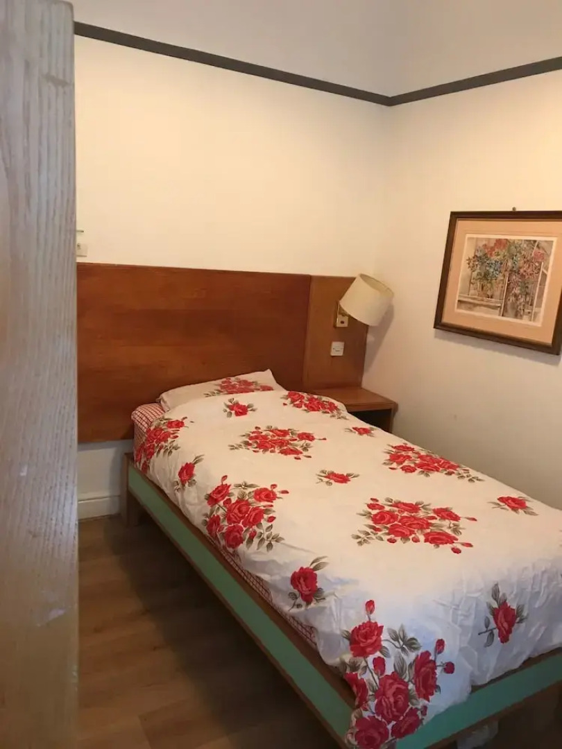 Junction 10 Budget Travel Accommodation