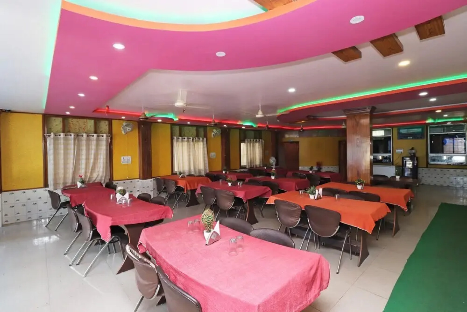 L X Inn by OYO Rooms