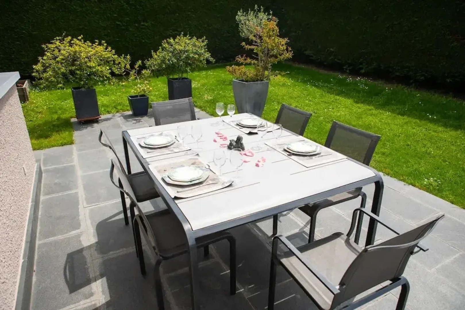 Villa au Bord du lac Avec Piscine Privee et Acces Direct au lac