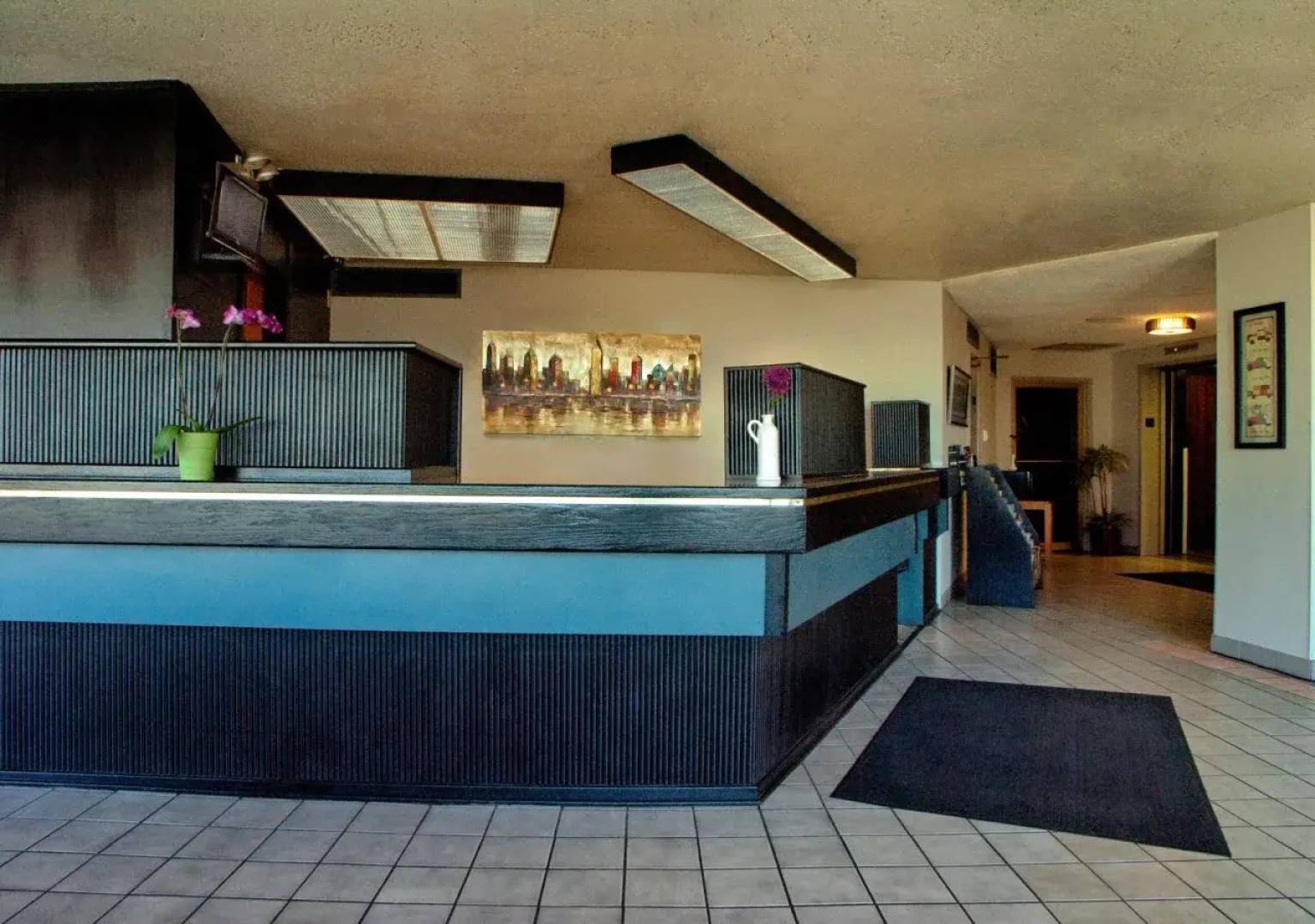 Inn At The Convention Center