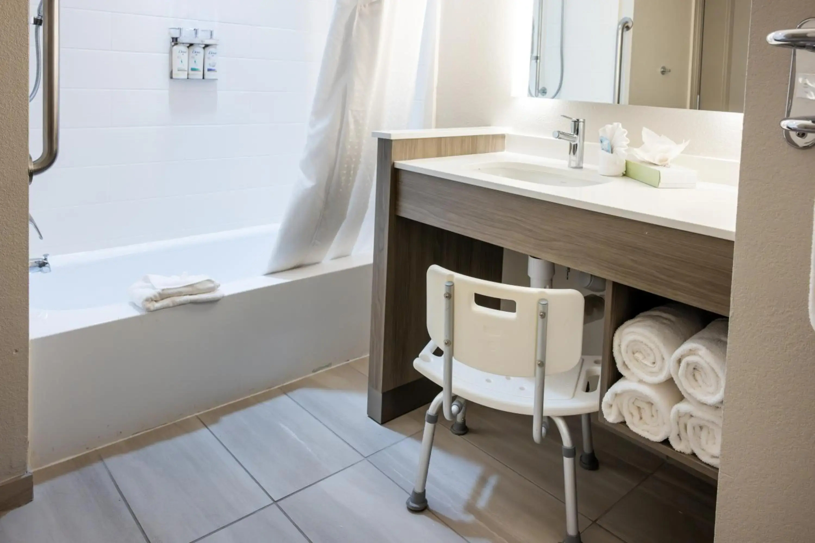 Holiday Inn Express & Suites Wichita Airport by IHG