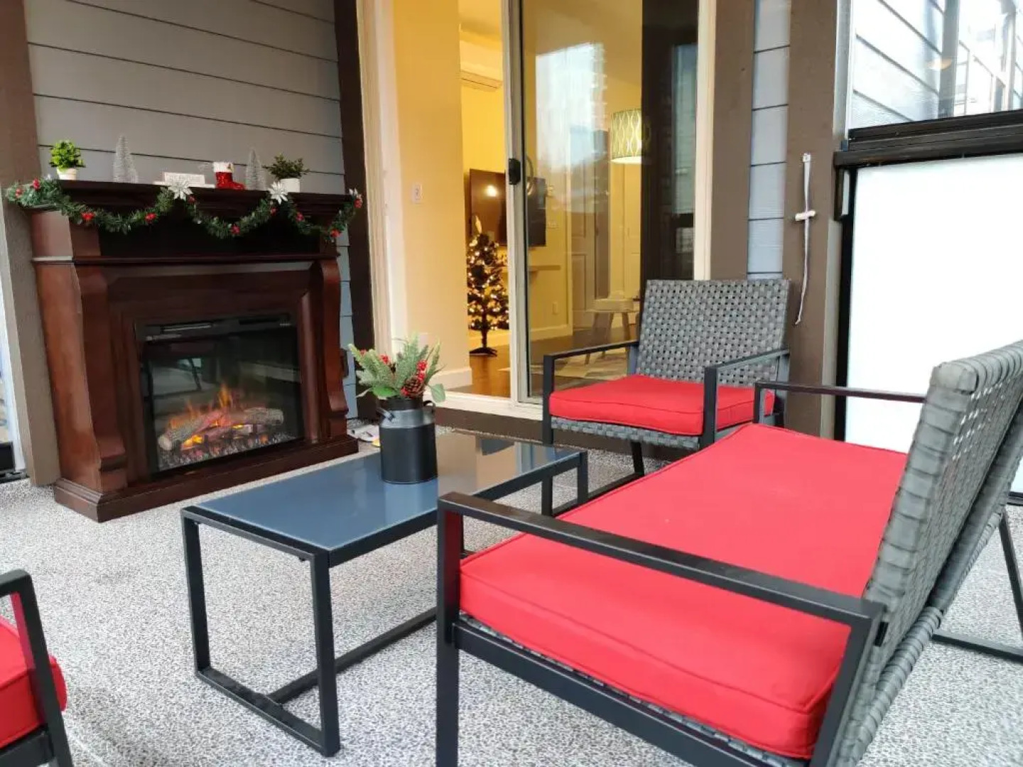 Modern & Comfy 2brdm Condo in Langley - Close to Highway 1