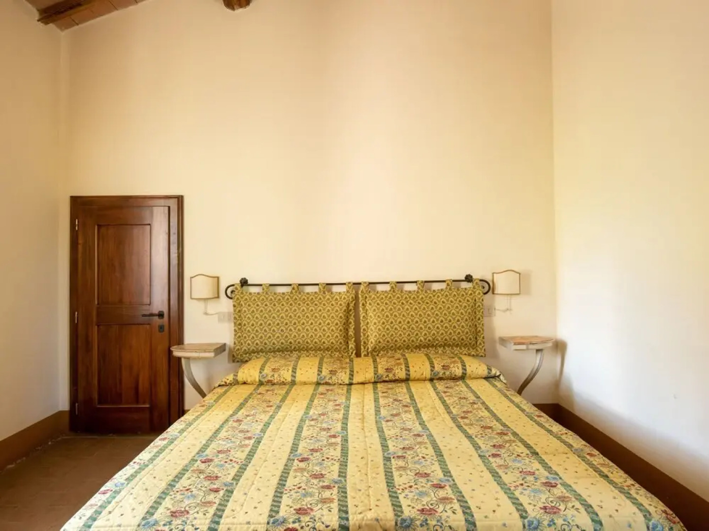 Vintage Apartment in Rapolano Terme with Swimming Pool