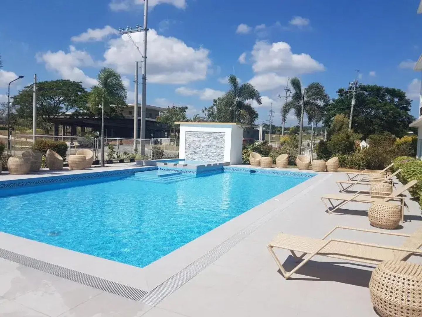 Microtel Inn & Suites by Wyndham South Forbes Near Nuvali