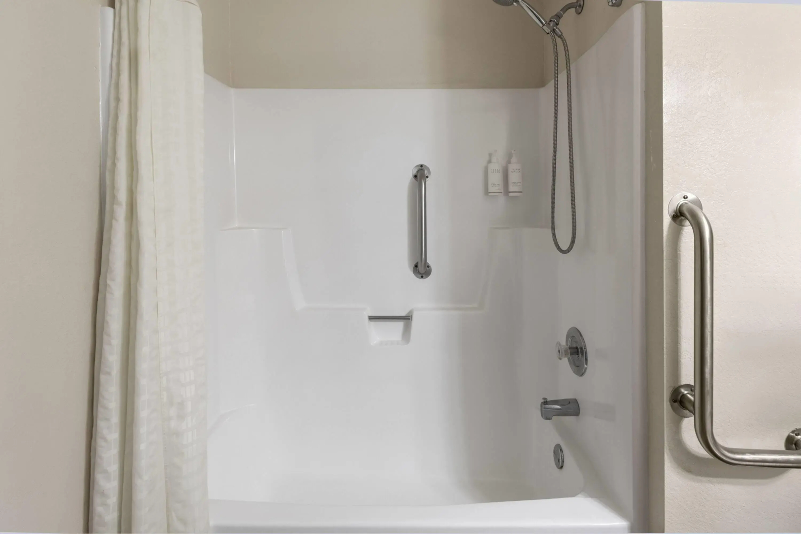 Super 8 by Wyndham Winona MN