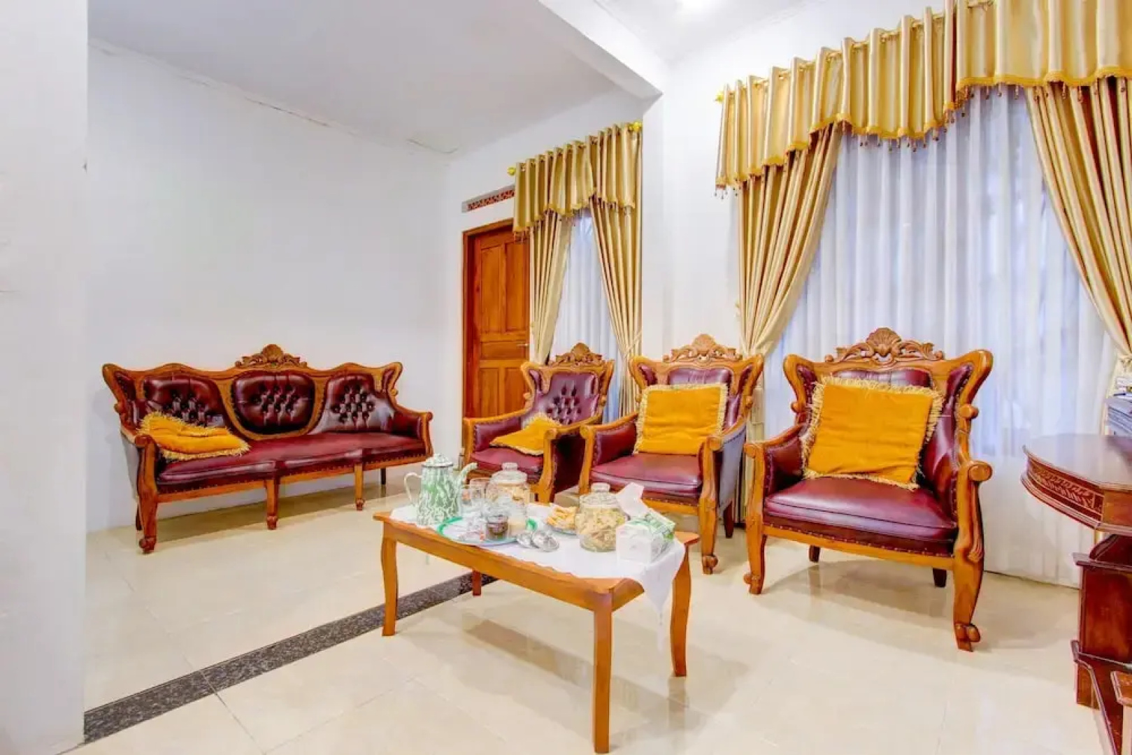 Hotel O Mbah Carik Homestay Syari'ah