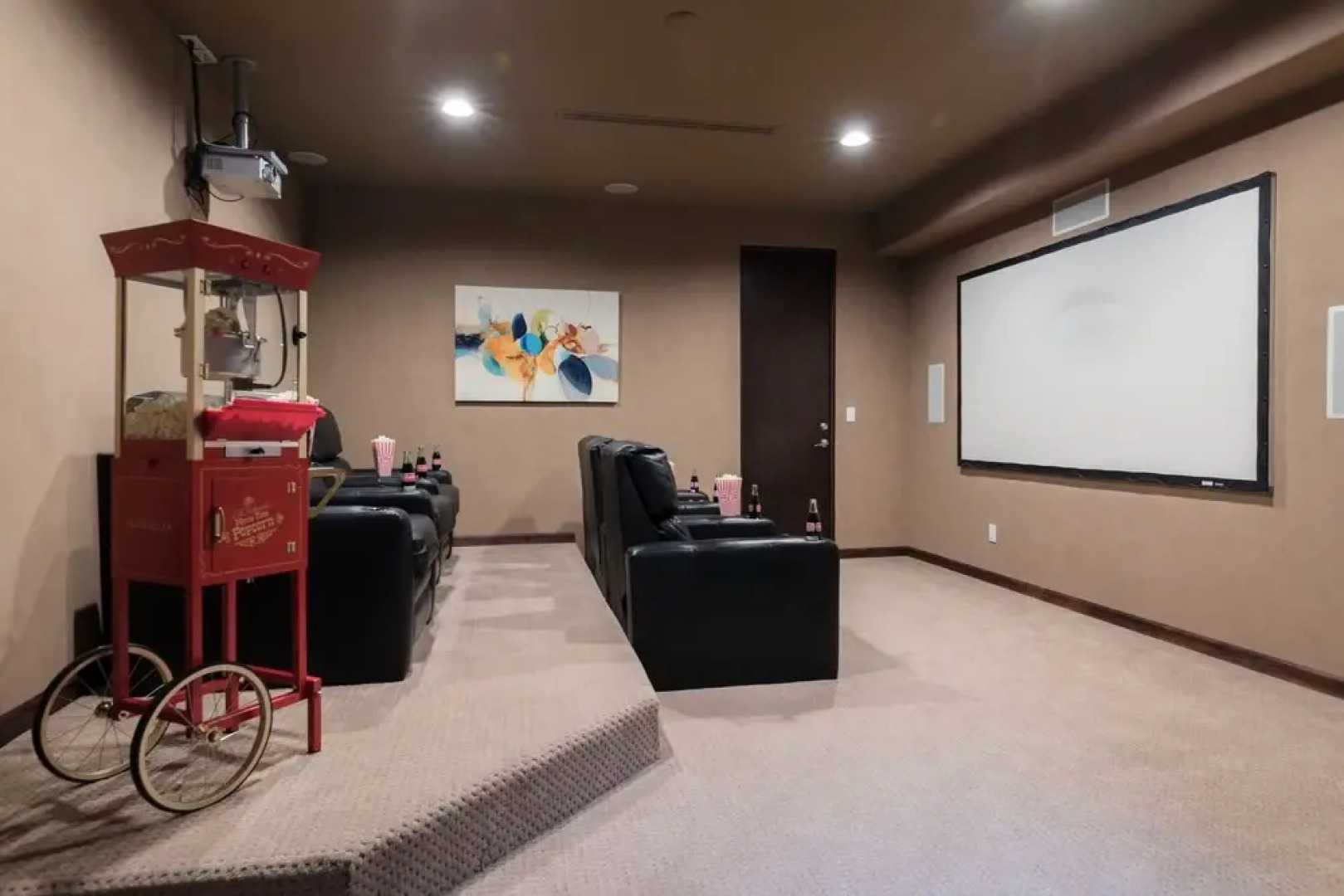 Apollo by AvantStay 6BR Private Desert Oasis with Pool Hot Tub Movie Room