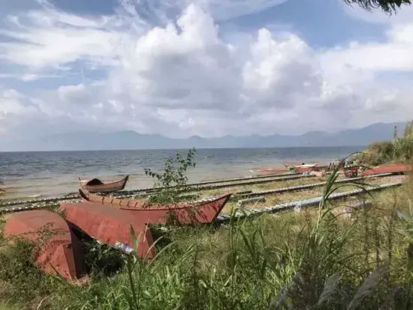 Fuxian Lake RuojianJijian House