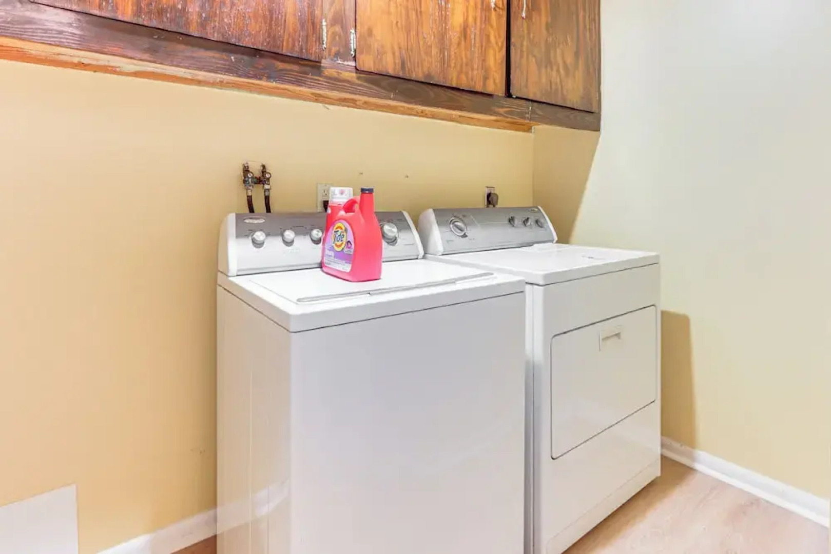 4 Mi to Penn State: Suburban Happy Valley Home