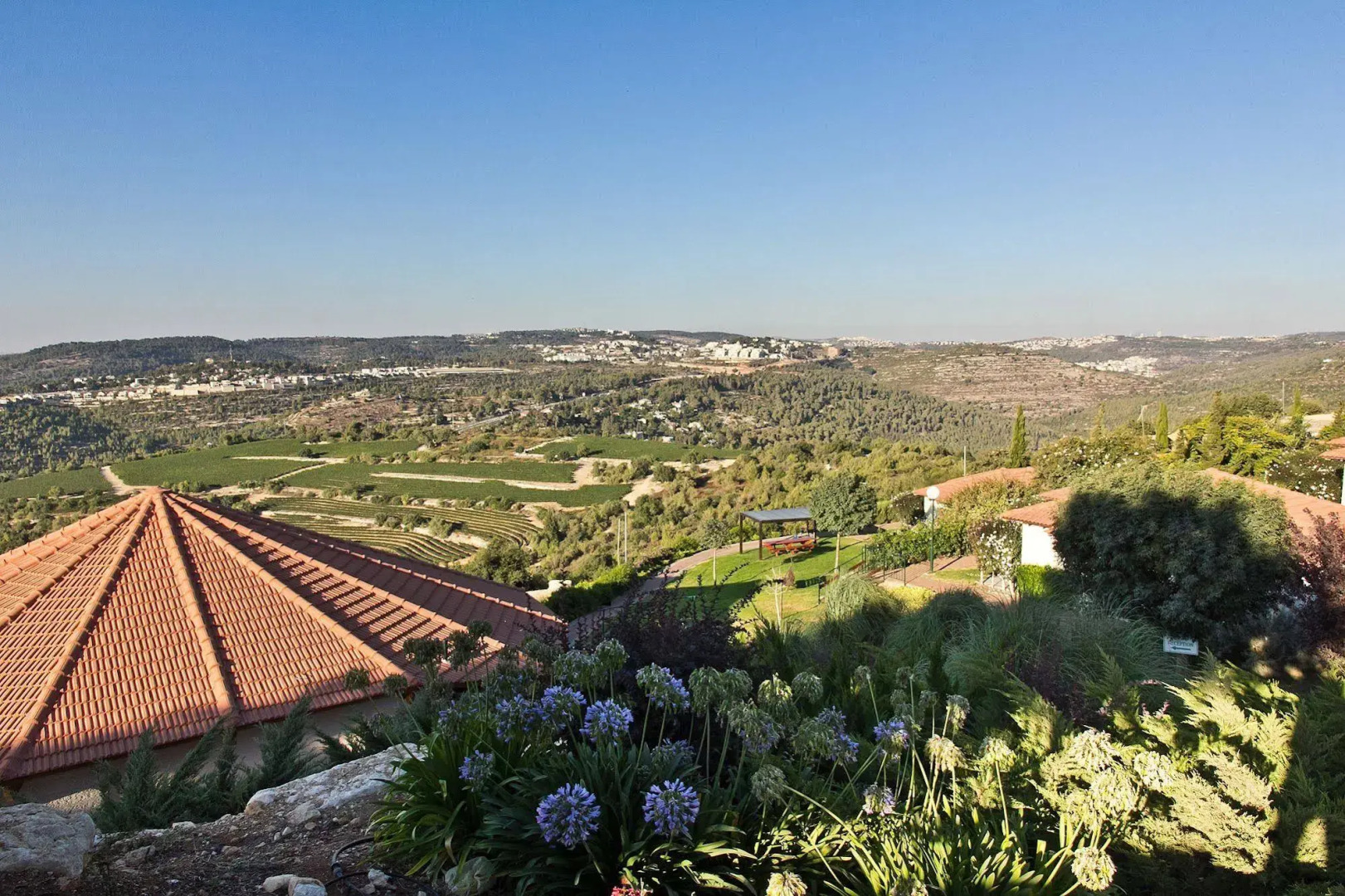 Shoresh Green Hills Family Suites Hotel