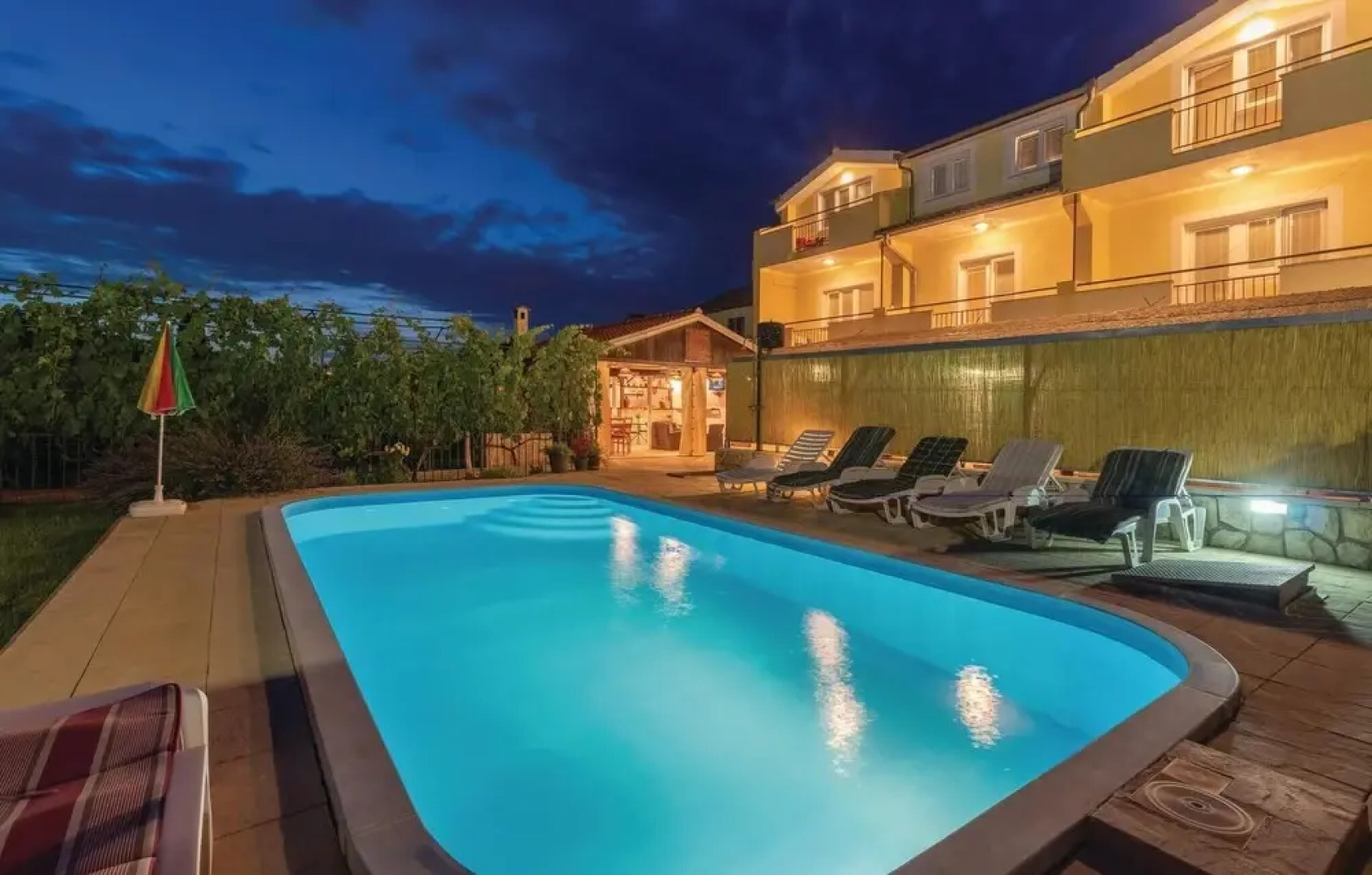 Beautiful Home in Banj With Wifi and 5 Bedrooms