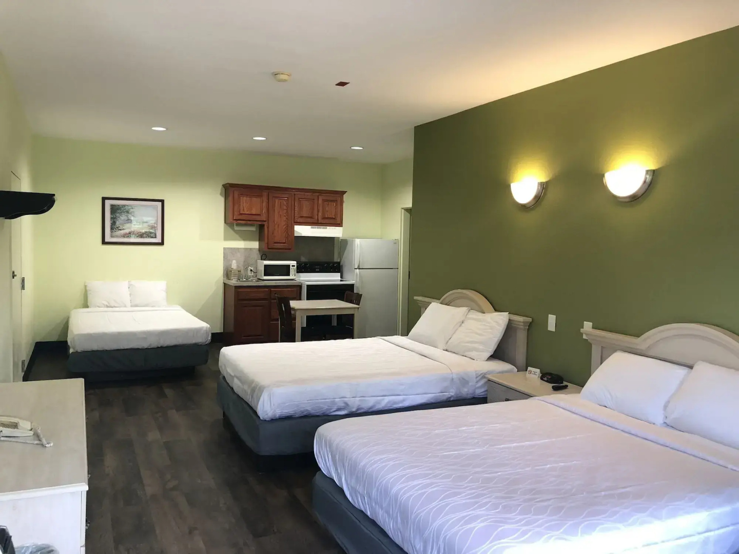 Weston Inn & Suites